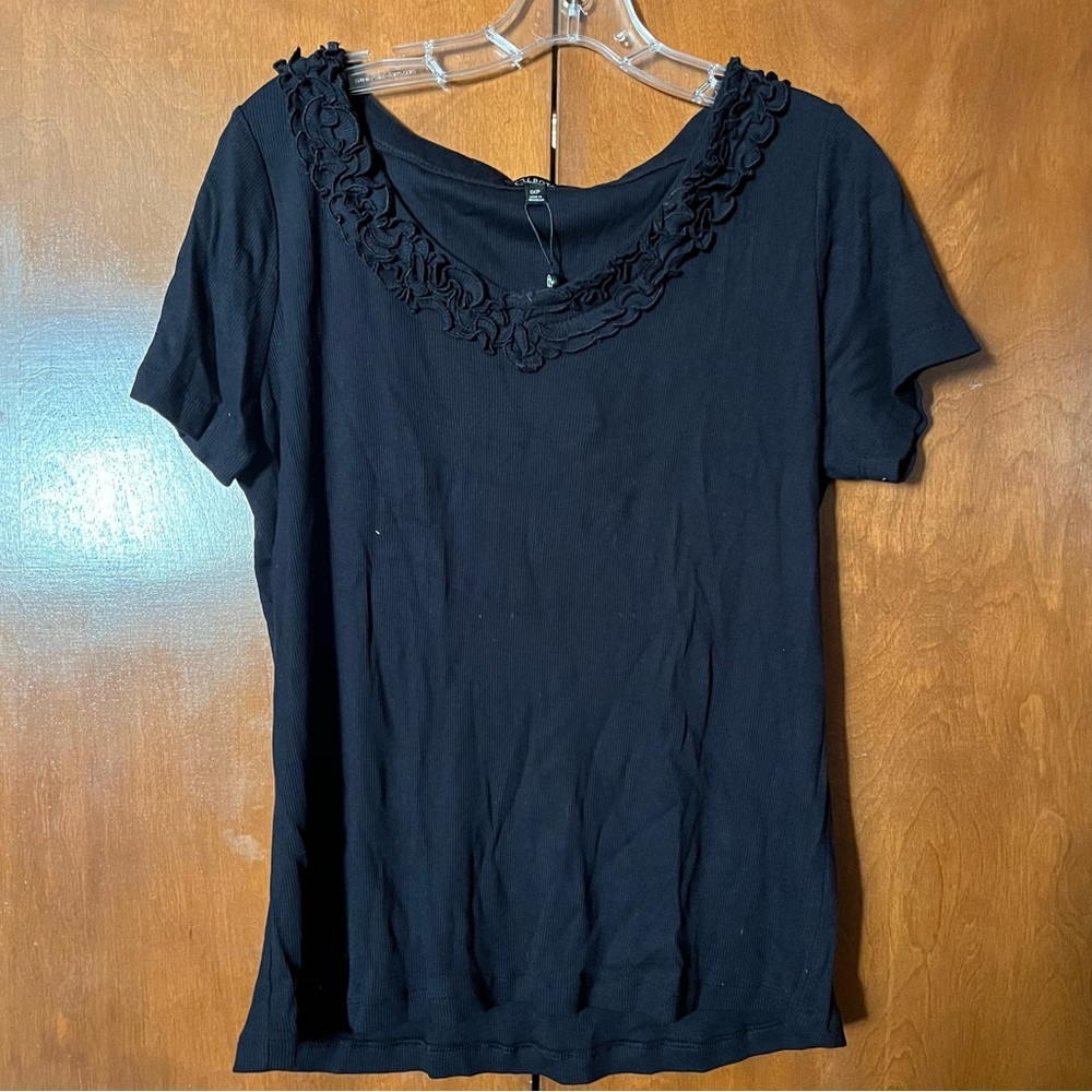Black ribbed T-shirt with decorative neckline
